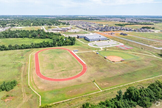 Mustang Central Middle School has an A- rating on Niche.