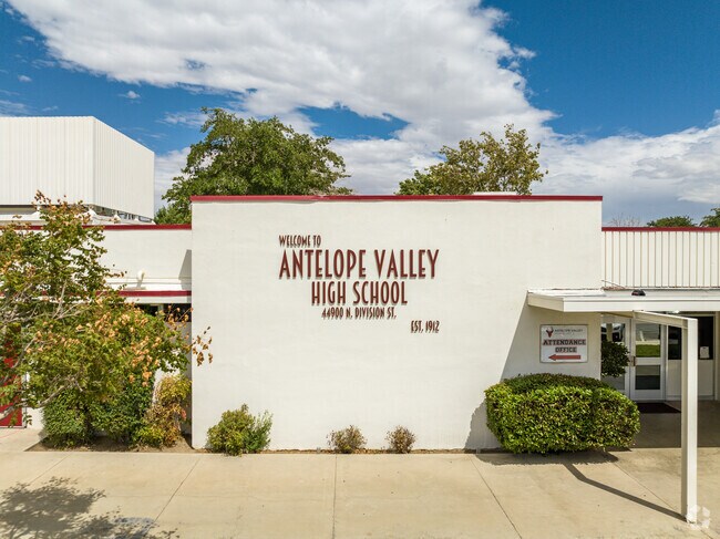 The student-teacher ratio at Antelope Valley High School is 21:1.
