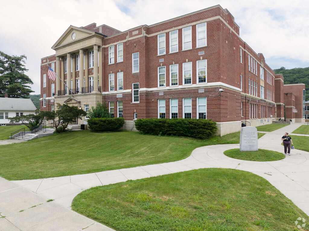 Knickerbacker Middle School serves the area of Troy and has you covered for grades 6-8.