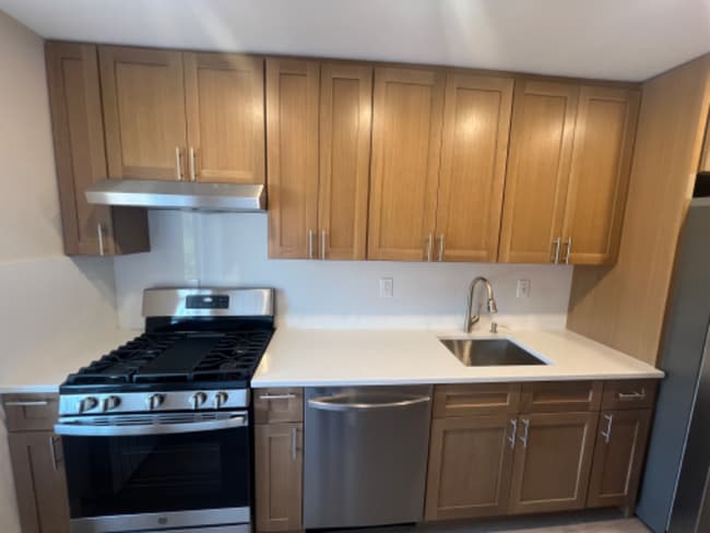 61-60 69th Ln unit 1, Flushing, NY 11379 - photo 2