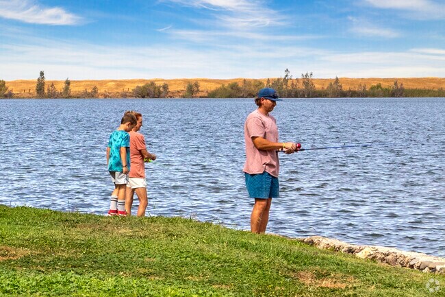 Lake Yosemite is a great spot for fishing near the Bellevue neighborhood of Merced.
