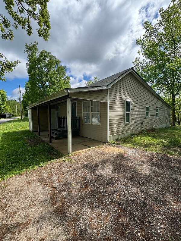 300 Berryman Rd, Brandenburg, KY 40108