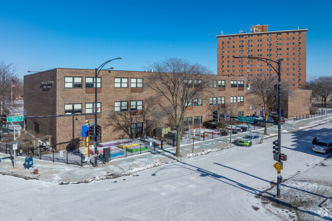 Robinson Elementary School has a student-teacher ratio of 11 to 1.