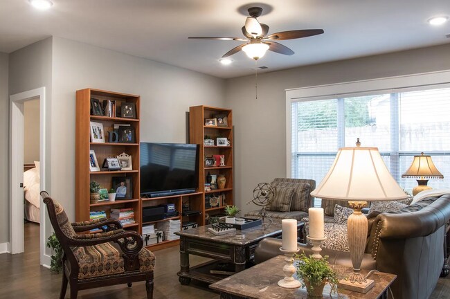 304 Spring St, White House, TN 37188 - photo 6