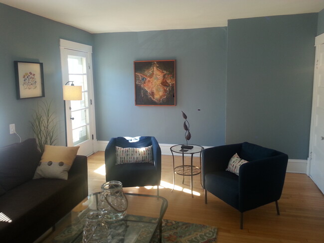This photo is representative of the apartment for rent. The orientation & colors may differ.