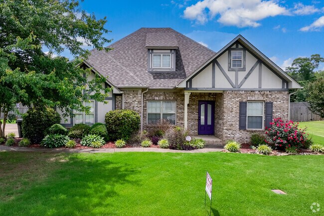 Large single-family homes are available in Odenville.