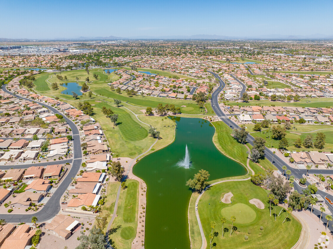 Fairway Bliss: USA Golf Course Homes