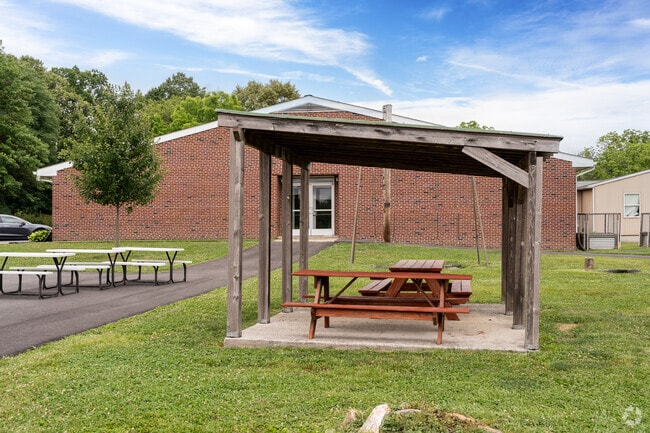 The Concept School's pergola provides a shady space to enjoy lunch outdoors.