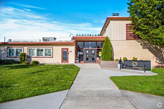 Cloverland Elementary School in Oakdale, Ca is a fantastic place for kids to learn.