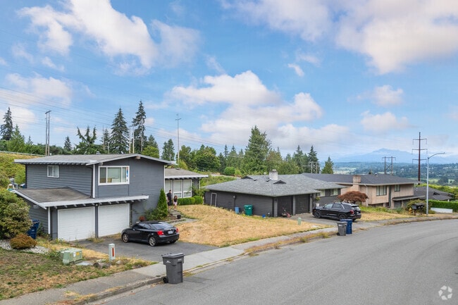 Valley View has a variety of split-level and ranch style homes.