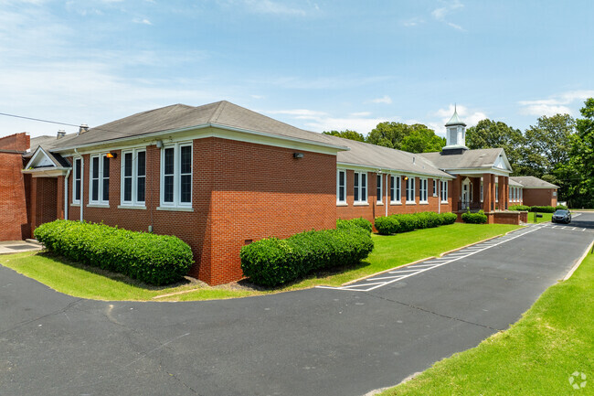 Promise Academy Spring Hill has a student-teacher ratio of 26:1.