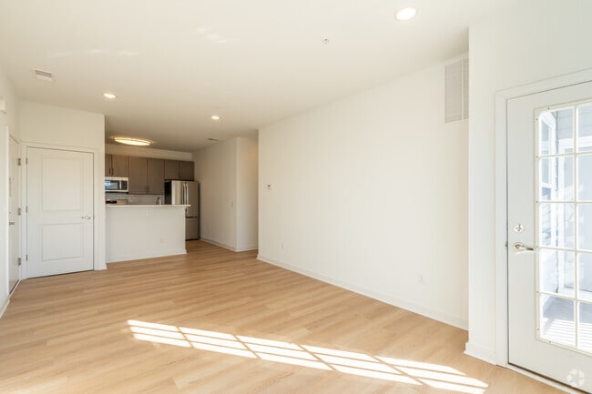 2BR, 2BA +Den - 1,140SF