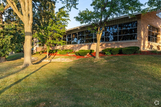 Willow Springs Elementary School  has an overall B grade on Niche.