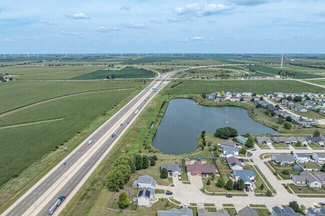 Interstate 55 is just two miles southwest of Kingsridge.