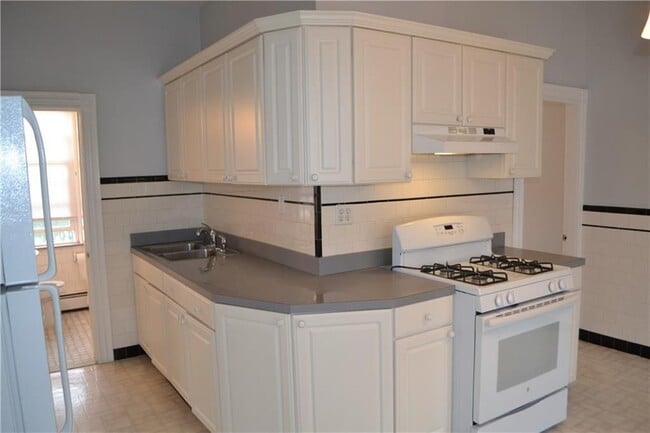 12 Fortini St, Cranston, RI 02920 - photo 2