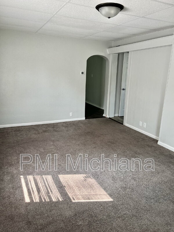711 W 5th St, Mishawaka, IN 46544 - photo 5