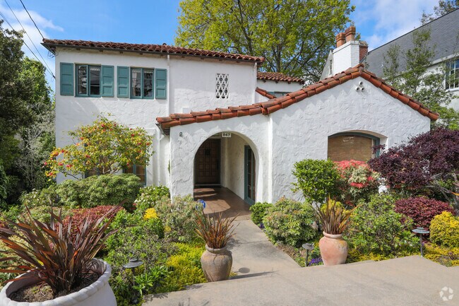 The homes in the Crocker Highlands make strolls entertaining.