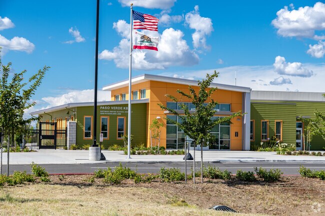 Paso Verde offers exceptional educational options near Sundance Lake.