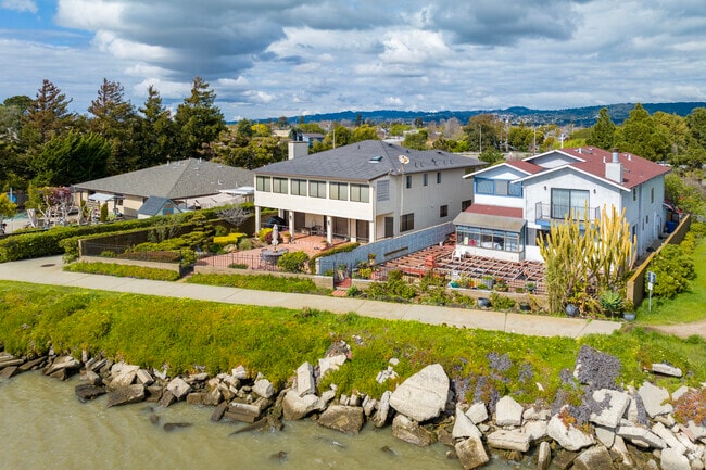 South Shore's neighborhood has a variety of homes along the water.