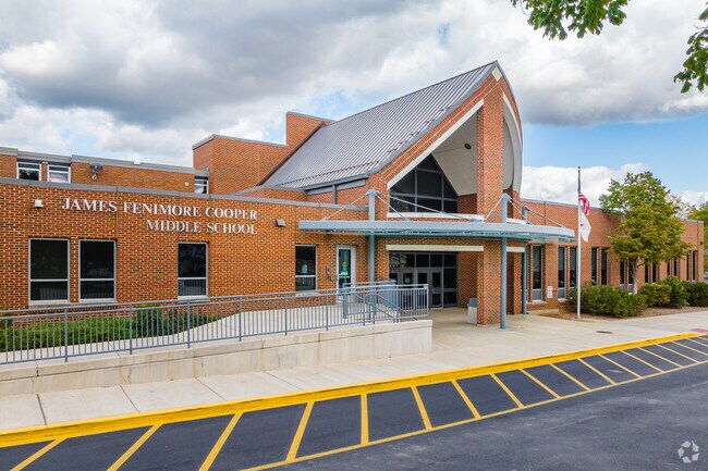 Cooper Middle School is a well rated public school in Buffalo Grove, with about 700 students.