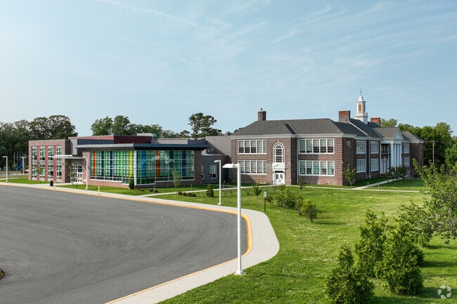 Milton Elementary School is a highly rated public school that has students in kindergarten to fifth grades.