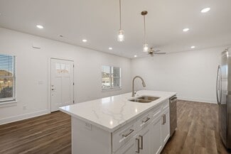 9549 Glen Rd, Bentonville, AR 72713