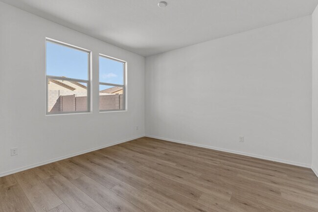17182 W Oberlin Way, Surprise, AZ 85387 - photo 4