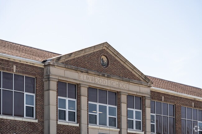 Elmwood Elementary School has an overall C- rating from Niche.