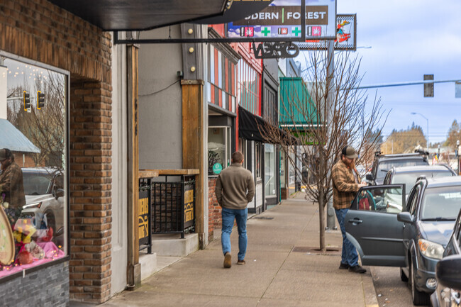 Downtown Lebanon offers many small boutiques and restaurants.