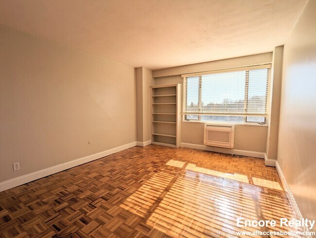 1530 Beacon St unit 1107, Brookline, MA 02446 - photo 4