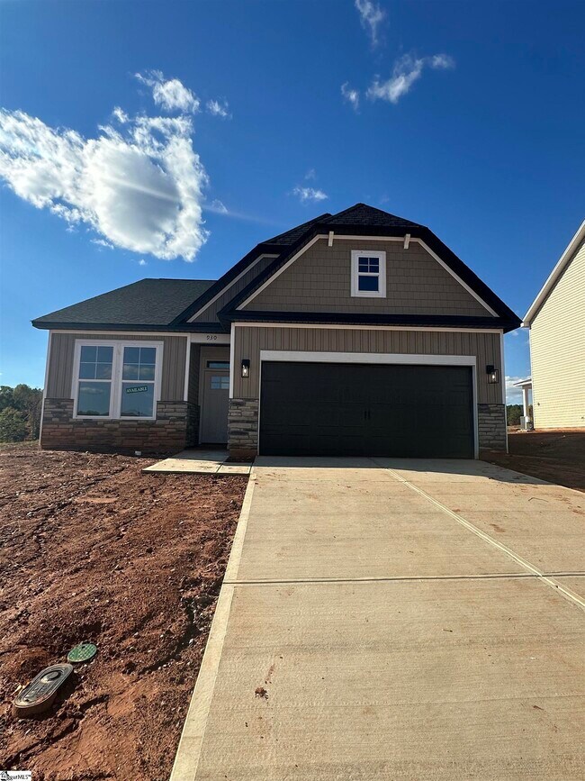 930 Gibbons St, Wellford, SC 29385