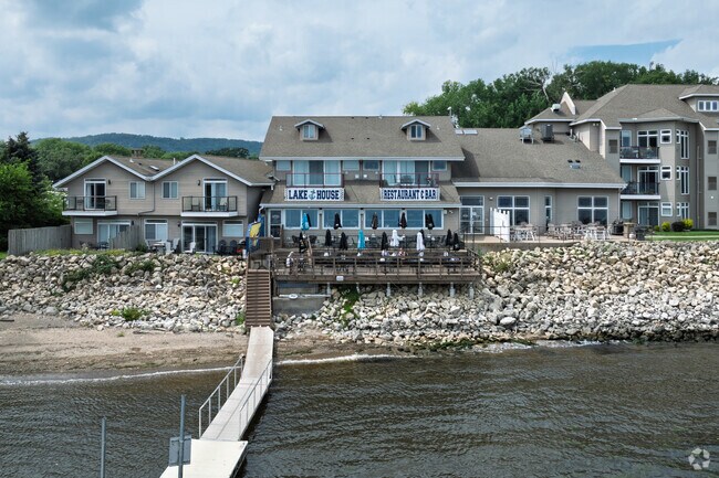 Kelly's Lake House Bar & Grill is a favorite local eatery that can be visited by boat.
