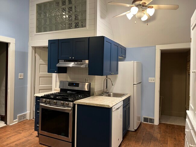 325 S Main St unit 2, Youngstown, OH 44514 - photo 6