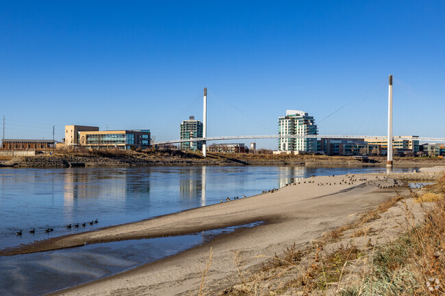 The Bob connects Council Bluffs and downtown Omaha.