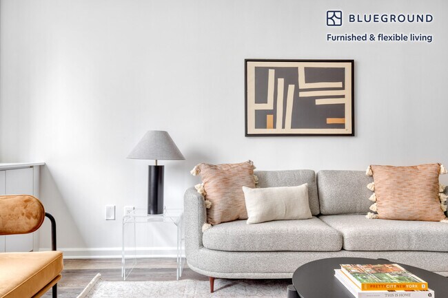 520 W 43rd St unit FL7-ID742, New York, NY 10036 - photo 2