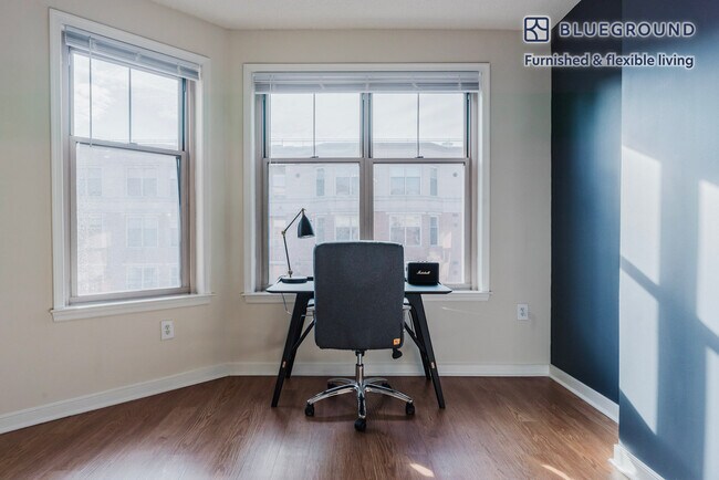 2400 M St NW unit FL9-ID909, Washington, DC 20037 - photo 5