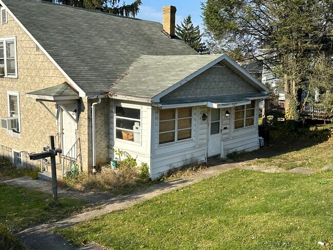 537 Clinton Ave unit Clinton B, Morgantown, WV 26505 - photo 3