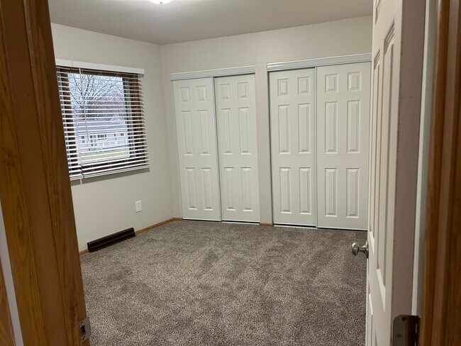 609 Linden Ave unit 3, Hartford, WI 53027 - photo 6