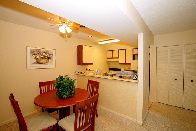 Park Titus Apartments, Irondequoit, NY 14617 - photo 2