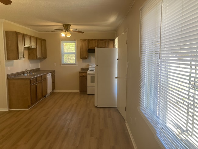 202 Mountain View Dr, Hampton, TN 37658 - photo 6