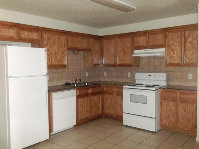 610 Bermuda unit B, Copperas Cove, TX 76522 - photo 4