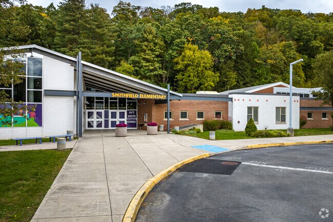 Students grade K-8 attend Smithfield Elementary, located in Minisink Hills, PA.