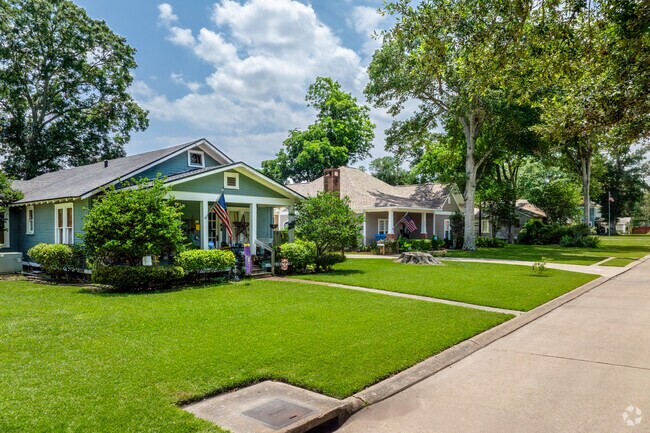 The River Oaks neighborhood in Jennings features newer homes on peaceful streets.