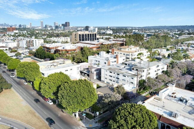 Burton Way Luxury Investments LLC - 332 La Peer, Beverly Hills, CA 90211 - photo 3