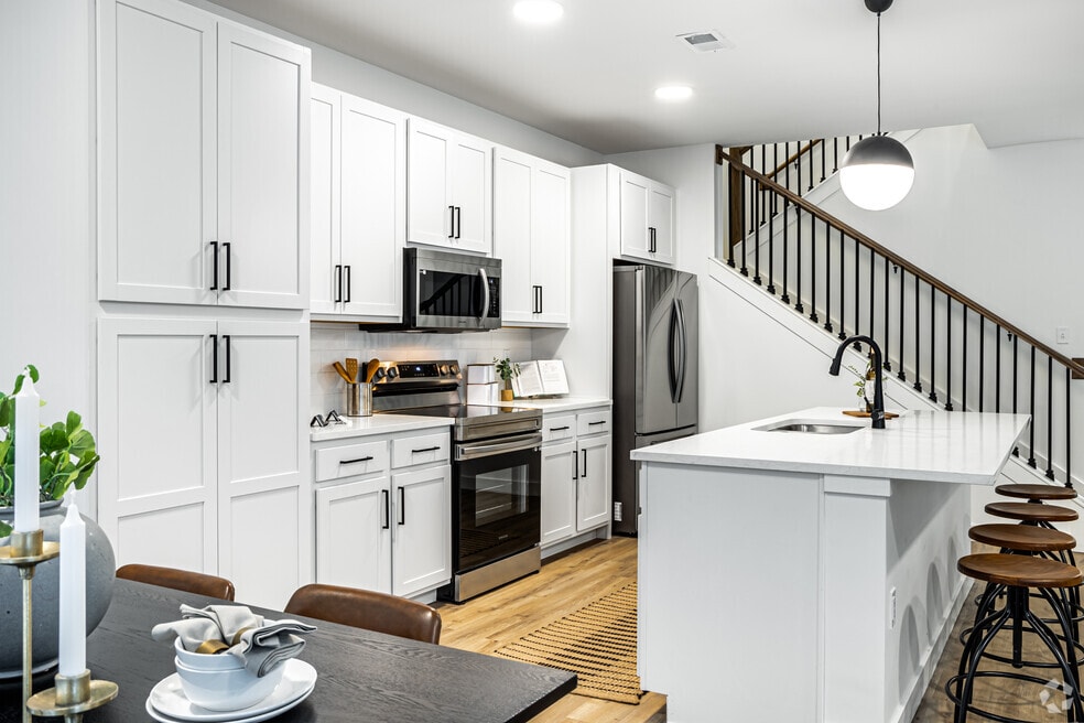 Vanguard Villas, Lee's Summit, MO 64081 - photo 1