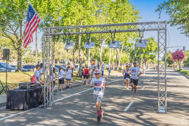 The 4th of July run happens every July 4th morning in Bishop Ranch, San Ramon.