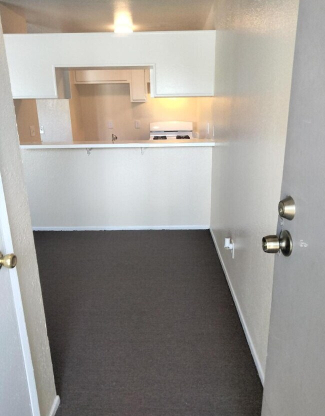 Arrow Apartments, Fontana, CA 92335 - photo 4