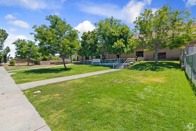 Great Schools rates Julia Lee Performing Arts Academy in Lake Elsinore.
