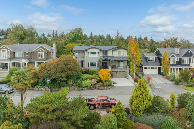 Most East Mercer homes are large with 2 or 3 car garages.