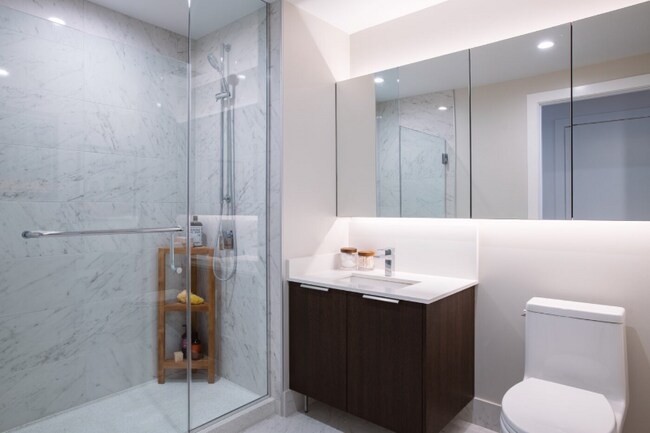 102 W Hill St, Chicago, IL 60610 - photo 5